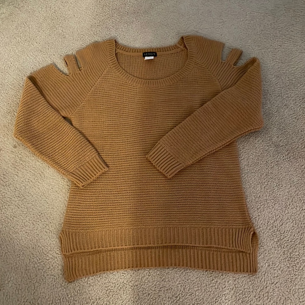 Brown sweater with cute cut outs in the shoulder